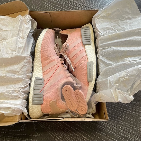 Adidas NMD R1 in Vapour Pink - Picture 2 of 5